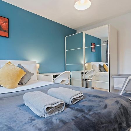 Lovely 4Br House In The City With Parking Londres Exterior foto